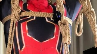 Sim Mesteren – Spiderman Hængning og Kanten af Lysten